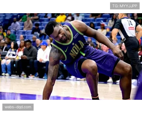 场边花絮:马刺队新秀在替补席用平板学习战术录像